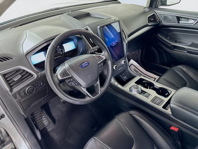Photo of 2022 Silver Metallic Ford Edge