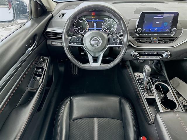 Photo of 2023 Pearl Nissan Altima