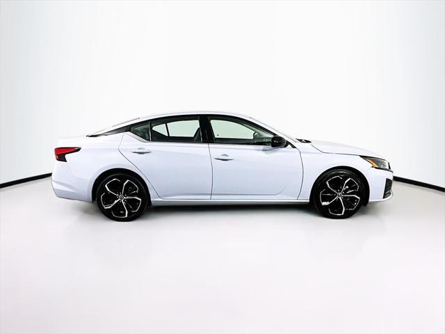 Photo of 2023 Pearl Nissan Altima