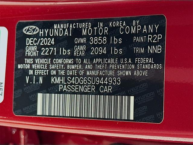 Photo of 2025 Ultimate Red Hyundai ELANTRA