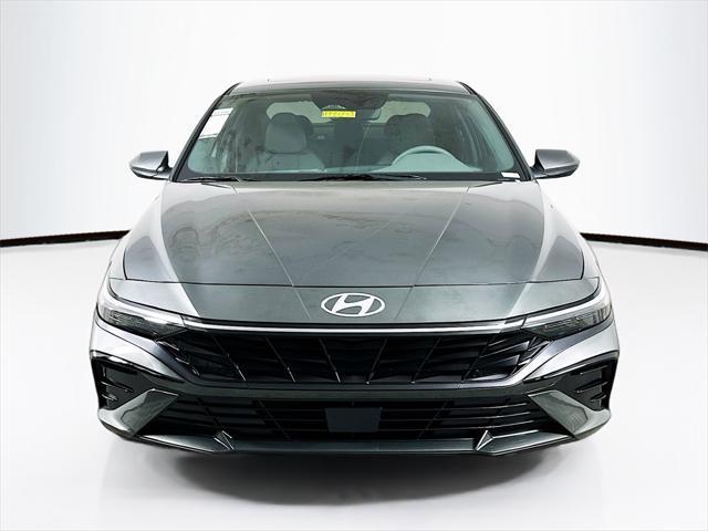 Photo of 2025 Amazon Gray Hyundai ELANTRA