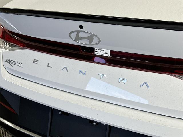 Photo of 2025 Serenity White Hyundai ELANTRA