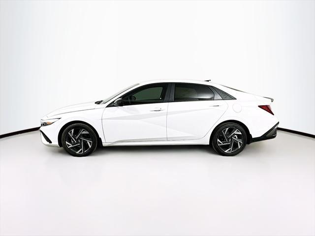 Photo of 2025 Serenity White Hyundai ELANTRA