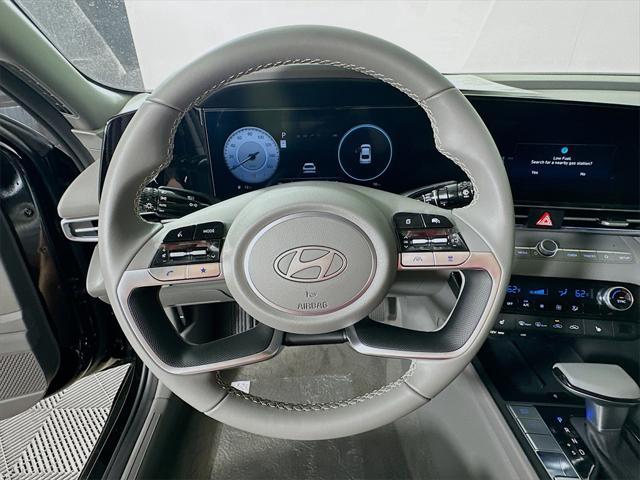 Photo of 2025 Abyss Black Hyundai ELANTRA