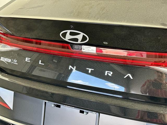 Photo of 2025 Abyss Black Hyundai ELANTRA