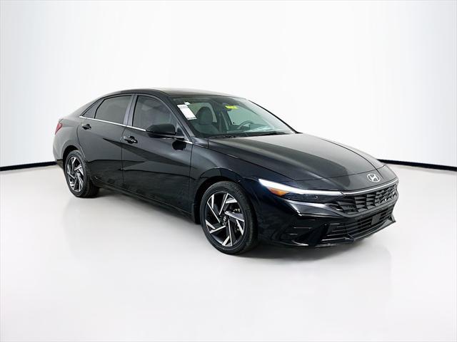 Photo of 2025 Abyss Black Hyundai ELANTRA