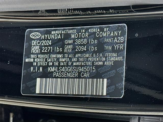 Photo of 2025 Abyss Black Hyundai ELANTRA
