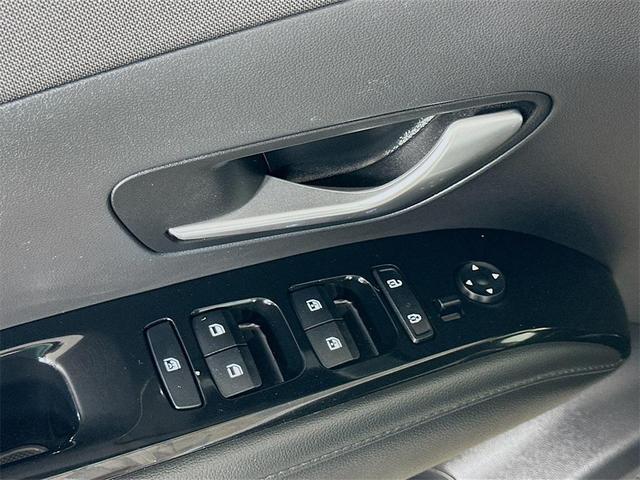 Photo of 2022 Quartz White Hyundai TUCSON