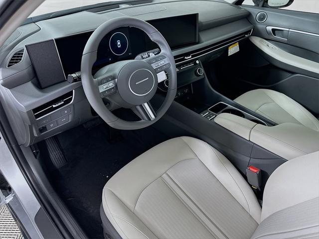 Photo of 2025 Aero Silver Hyundai SONATA