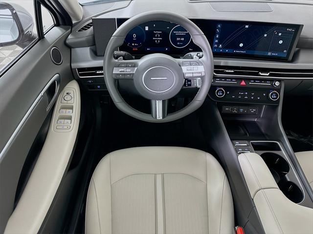 Photo of 2025 Aero Silver Hyundai SONATA