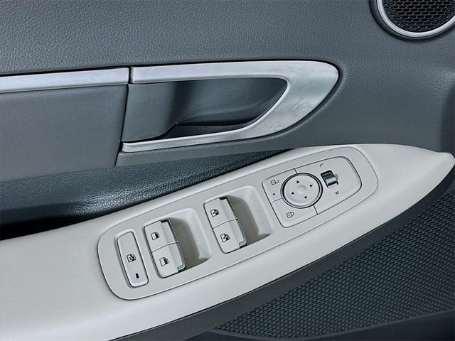 Photo of 2025 Aero Silver Hyundai SONATA