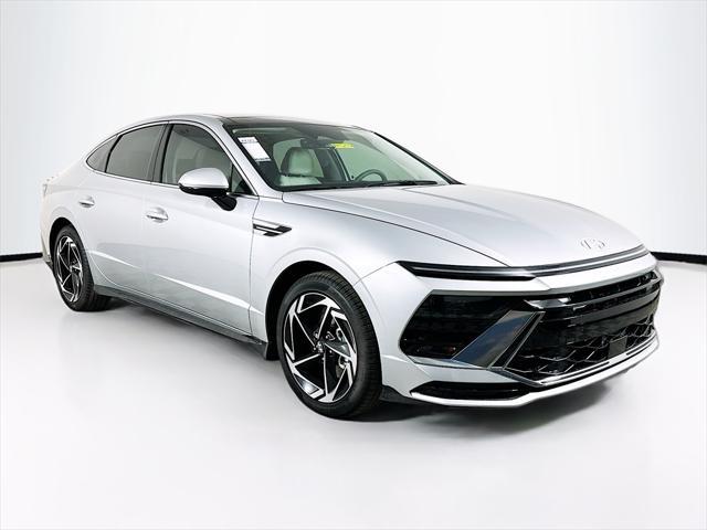 Photo of 2025 Aero Silver Hyundai SONATA