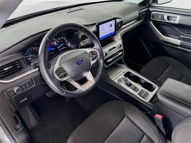Photo of 2022 Iconic Silver Metallic Ford Explorer