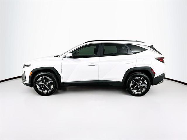 Photo of 2025 White Pearl Hyundai TUCSON
