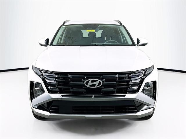 Photo of 2025 White Pearl Hyundai TUCSON