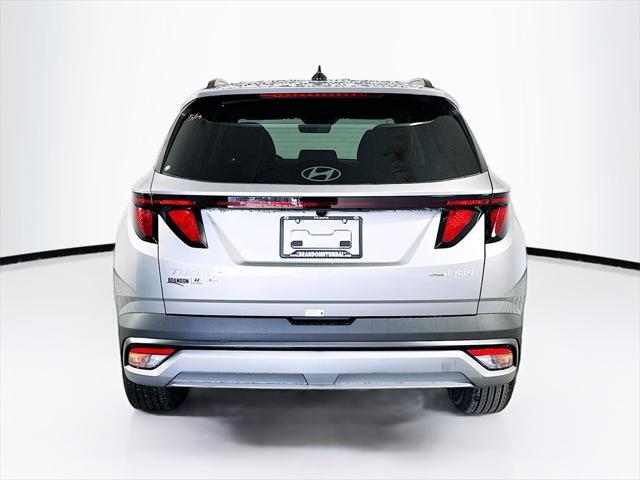 Photo of 2025 Shimmering Silver Hyundai TUCSON Hybrid