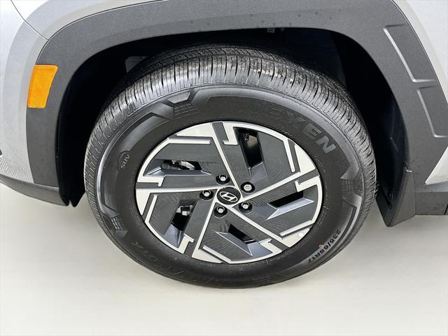 Photo of 2025 Shimmering Silver Hyundai TUCSON Hybrid