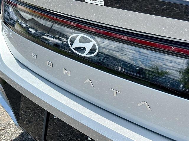 Photo of 2025 Aero Silver Hyundai SONATA Hybrid