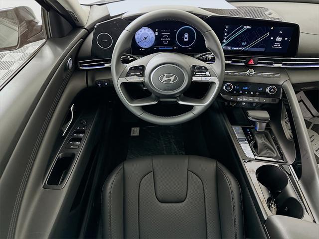 Photo of 2025 Gray Hyundai ELANTRA
