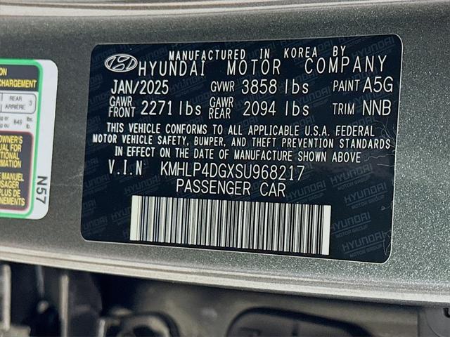 Photo of 2025 Gray Hyundai ELANTRA