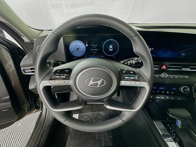 Photo of 2025 Gray Hyundai ELANTRA