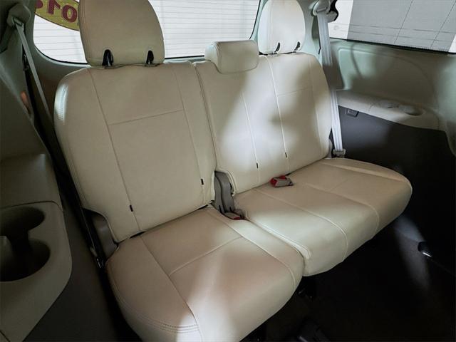 Photo of 2018 Grey Toyota Sienna