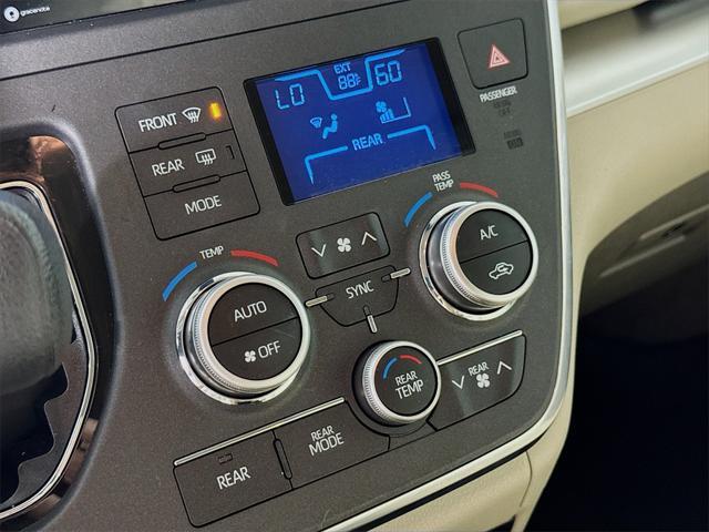 Photo of 2018 Grey Toyota Sienna