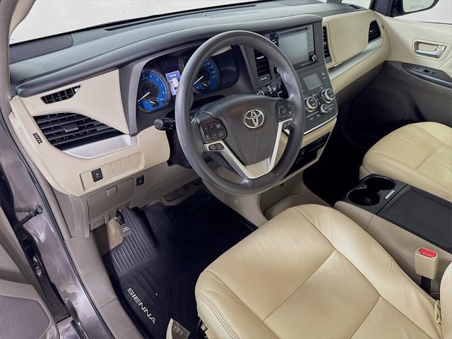 Photo of 2018 Grey Toyota Sienna