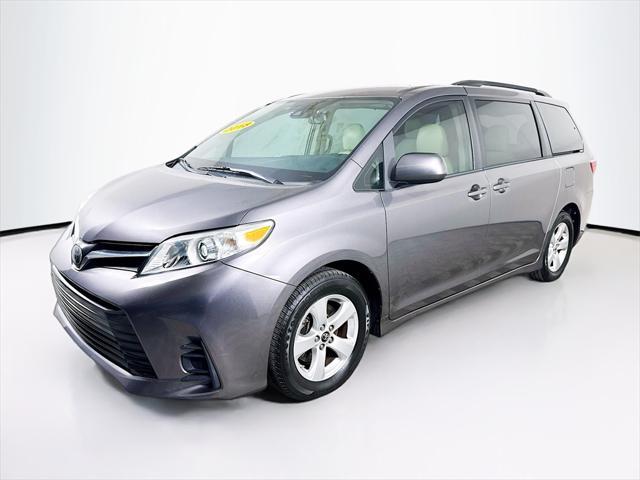 Photo of 2018 Grey Toyota Sienna