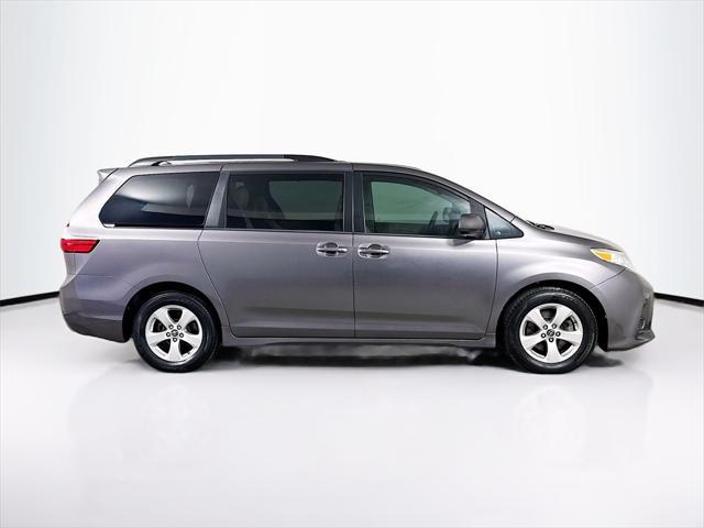 Photo of 2018 Grey Toyota Sienna