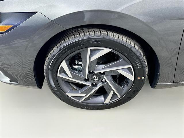 Photo of 2025 Amazon Gray Hyundai ELANTRA