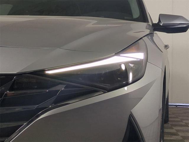 Photo of 2022 Shimmering Silver Pearl Hyundai ELANTRA