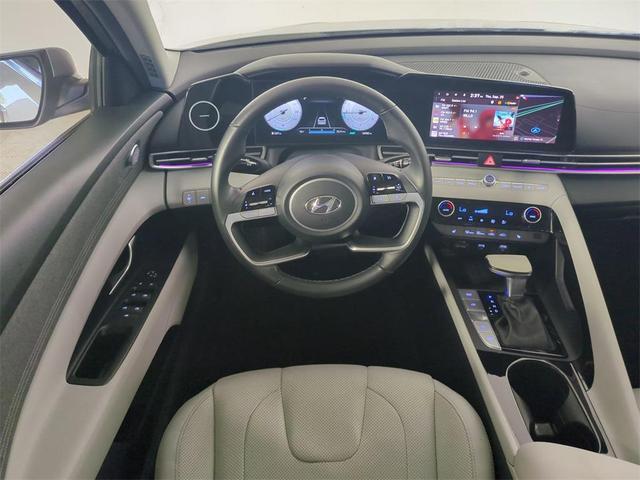 Photo of 2022 Shimmering Silver Pearl Hyundai ELANTRA
