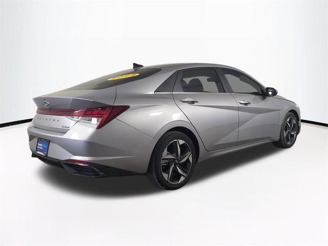 Photo of 2022 Shimmering Silver Pearl Hyundai ELANTRA