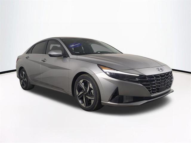 Photo of 2022 Shimmering Silver Pearl Hyundai ELANTRA