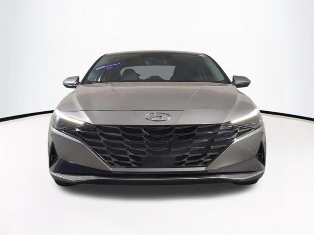 Photo of 2022 Shimmering Silver Pearl Hyundai ELANTRA