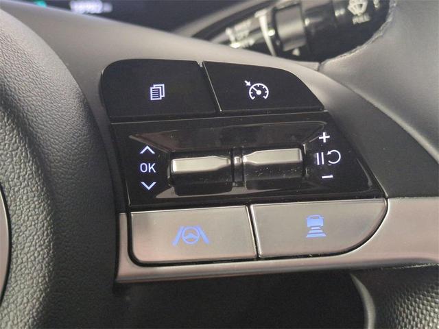 Photo of 2022 Shimmering Silver Pearl Hyundai ELANTRA