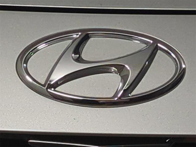 Photo of 2022 Shimmering Silver Pearl Hyundai ELANTRA