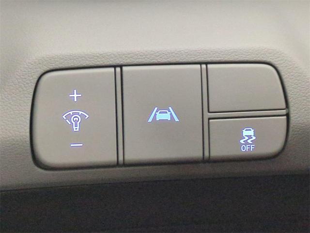 Photo of 2022 Shimmering Silver Pearl Hyundai ELANTRA