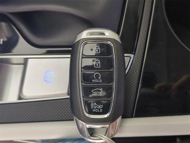 Photo of 2022 Shimmering Silver Pearl Hyundai ELANTRA