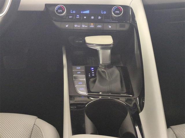 Photo of 2022 Shimmering Silver Pearl Hyundai ELANTRA
