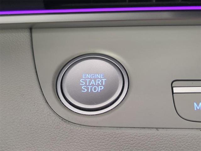 Photo of 2022 Shimmering Silver Pearl Hyundai ELANTRA