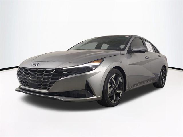 Photo of 2022 Shimmering Silver Pearl Hyundai ELANTRA