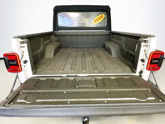 Photo of 2020 Bright White Clearcoat Jeep Gladiator