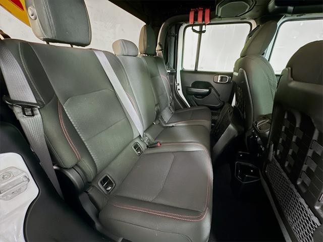 Photo of 2020 Bright White Clearcoat Jeep Gladiator