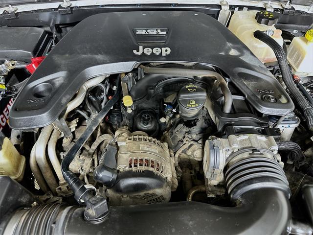 Photo of 2020 Bright White Clearcoat Jeep Gladiator