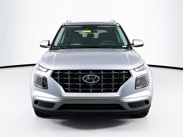 Photo of 2025 Shimmering Silver Hyundai VENUE