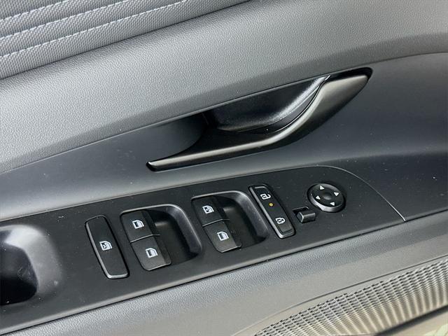 Photo of 2025 Serenity White Hyundai ELANTRA