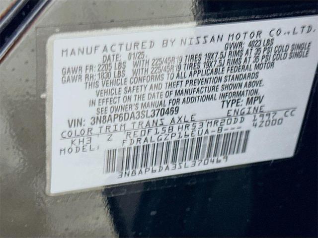 Photo of 2025 Super Black Nissan Kicks
