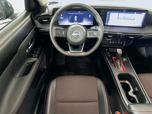 Photo of 2025 Super Black Nissan Kicks